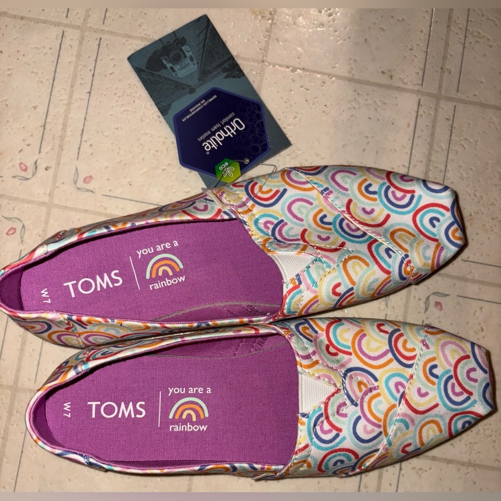 **SOLD** TOMS Women’s Classic Rainbow Fields